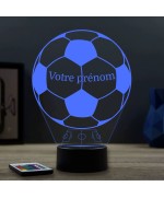 Lampe illusion 3D en verre acrylique gravée au laser représentant un ballon de foot avec le prénom du joueur.