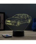 Lampe illusion 3D en verre acrylique gravée au laser représentant une voiture BMW E39.