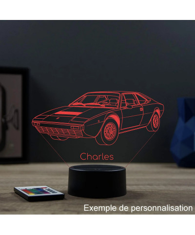 Lampe illusion 3D en verre acrylique gravée au laser représentant une voiture Ferrari Dino GT4.